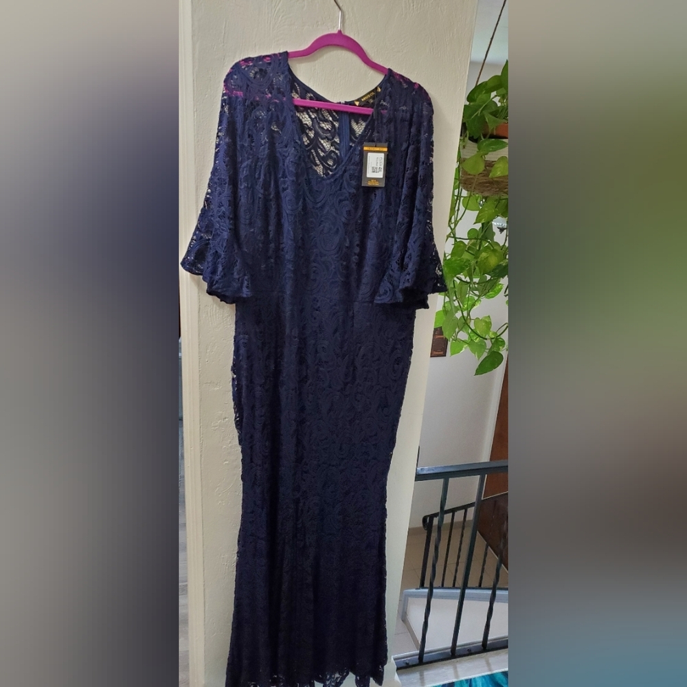 MIUSOL Lace V-Neck Flare Sleeve Mermaid Hem Evening Party Long Dress